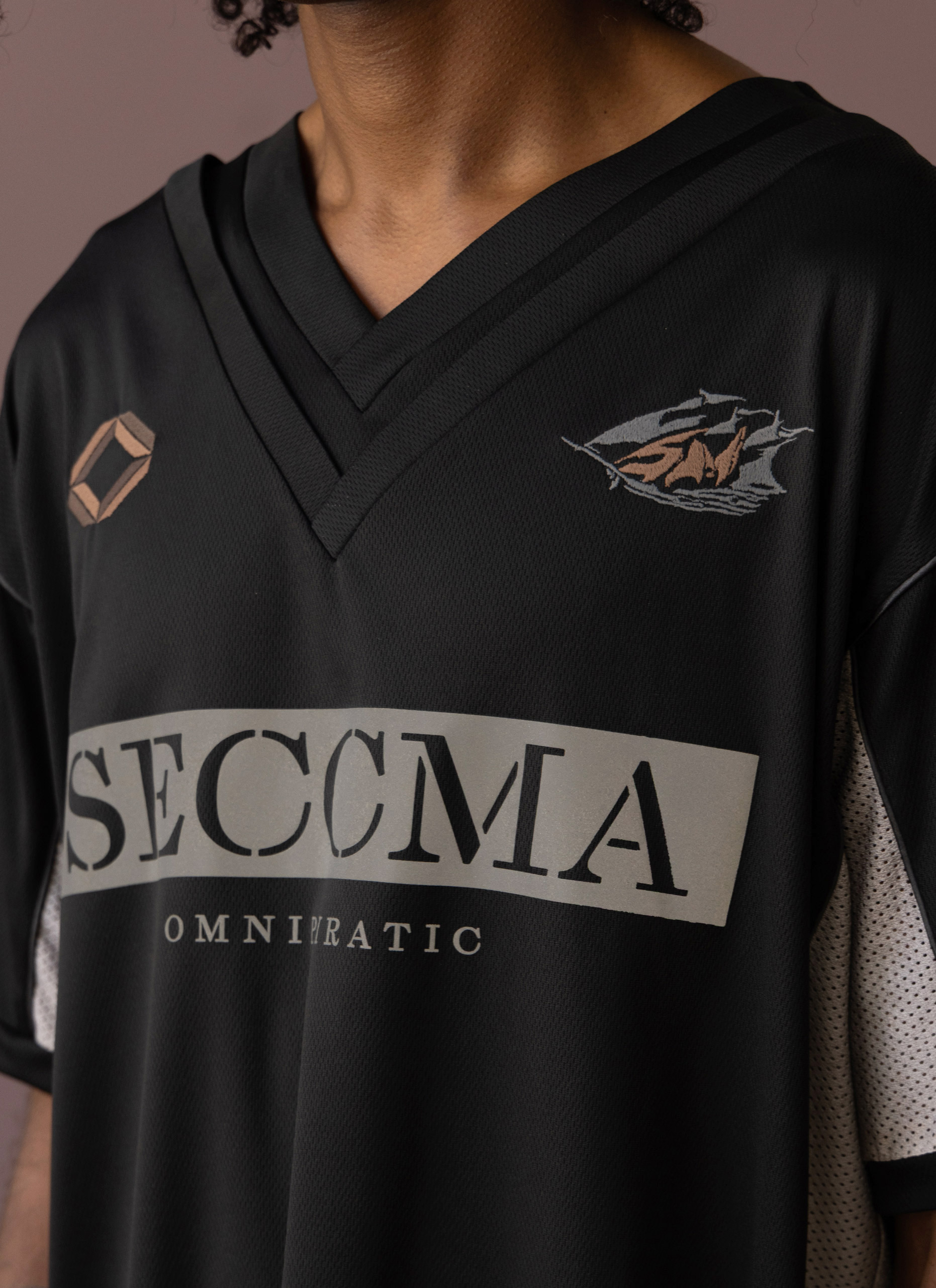 Black / Tar-treated Dry Fit V-Neck