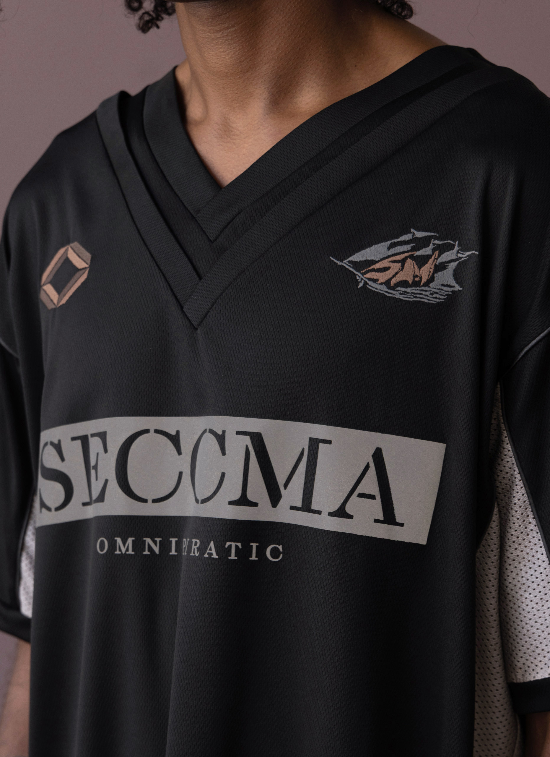 Black / Tar-treated Dry Fit V-Neck
